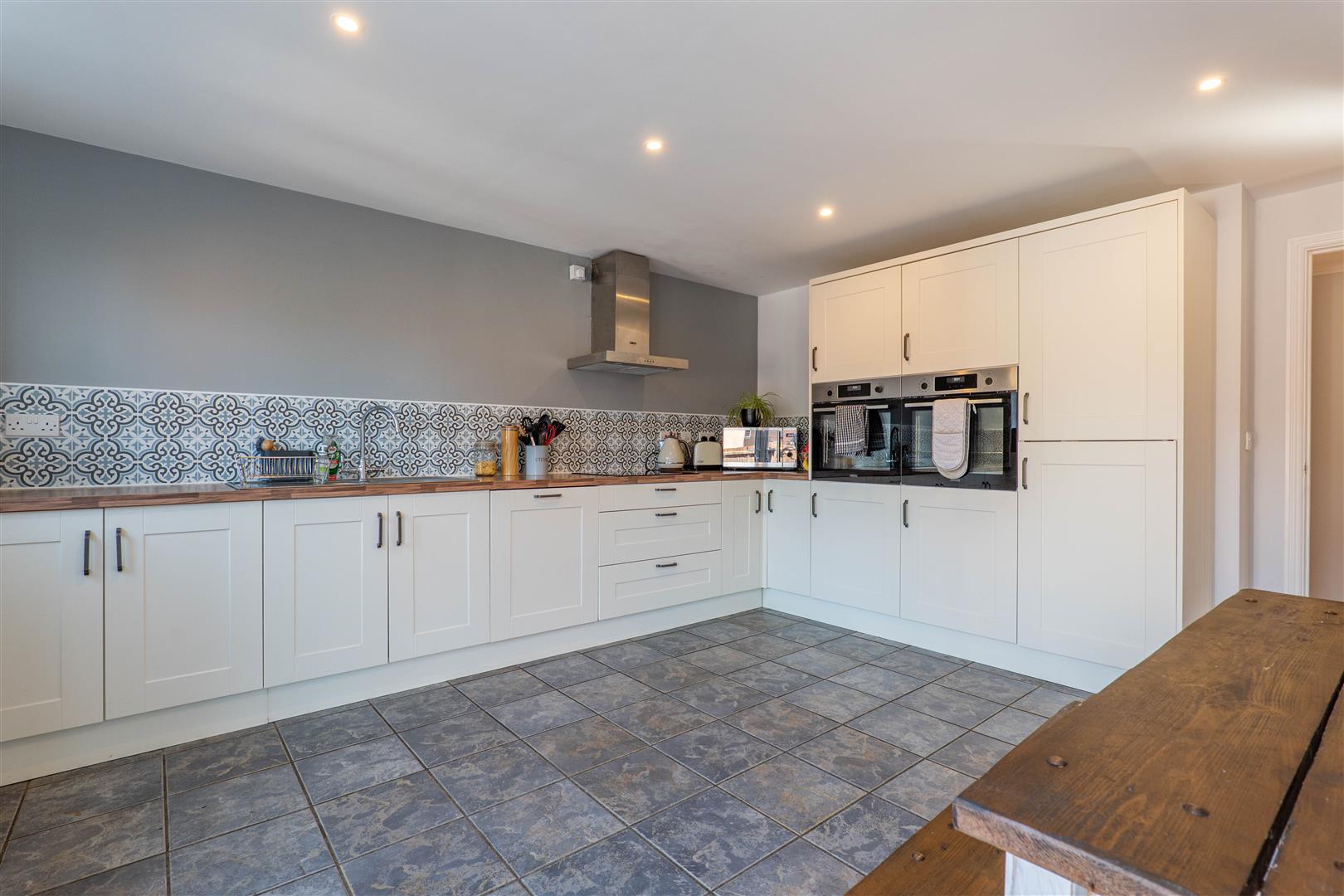 5 bed property in Fairview Drive, Chorley